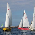 3 voiliers pour adulte sur la mer